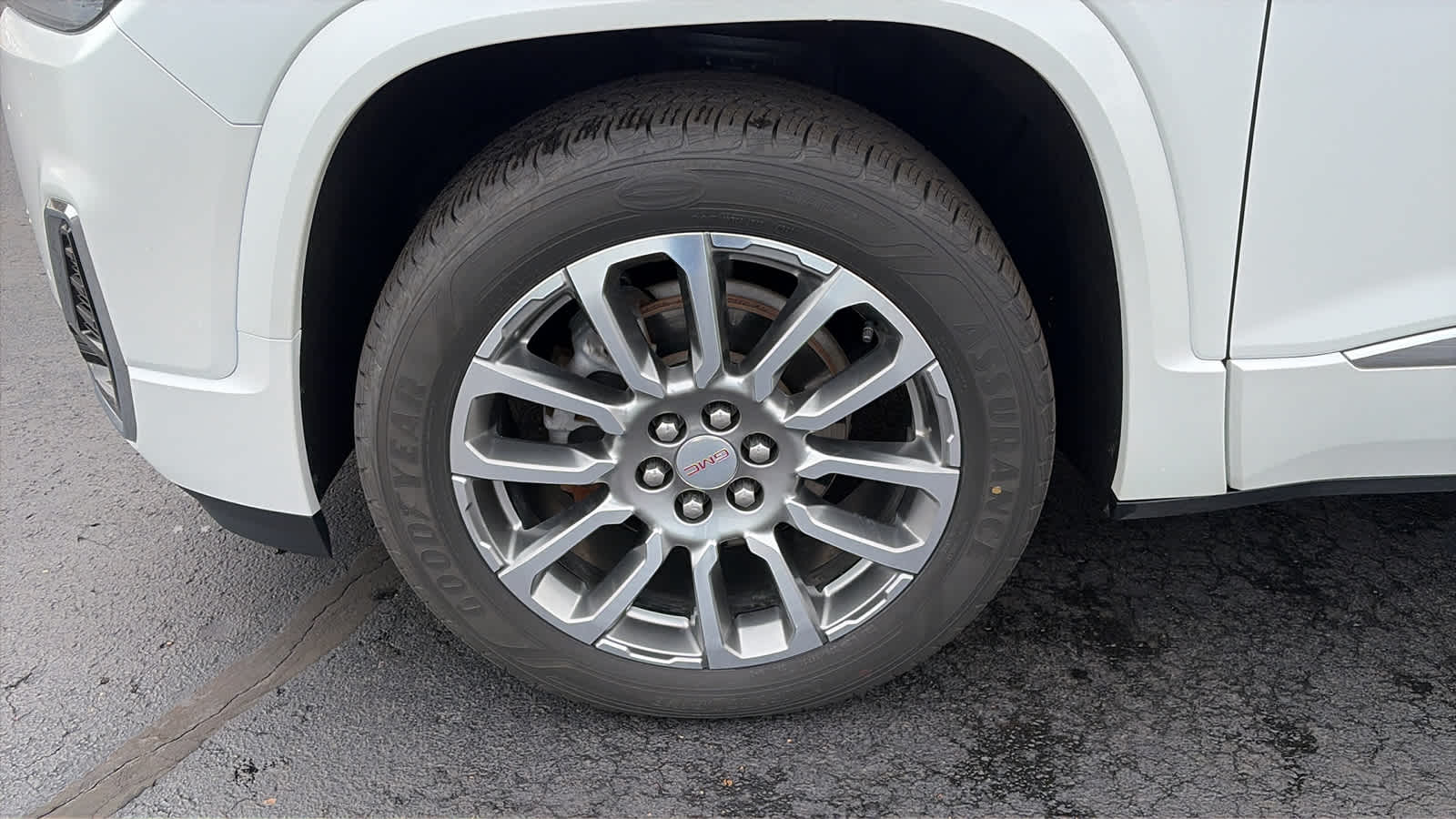 2023 GMC Acadia Denali