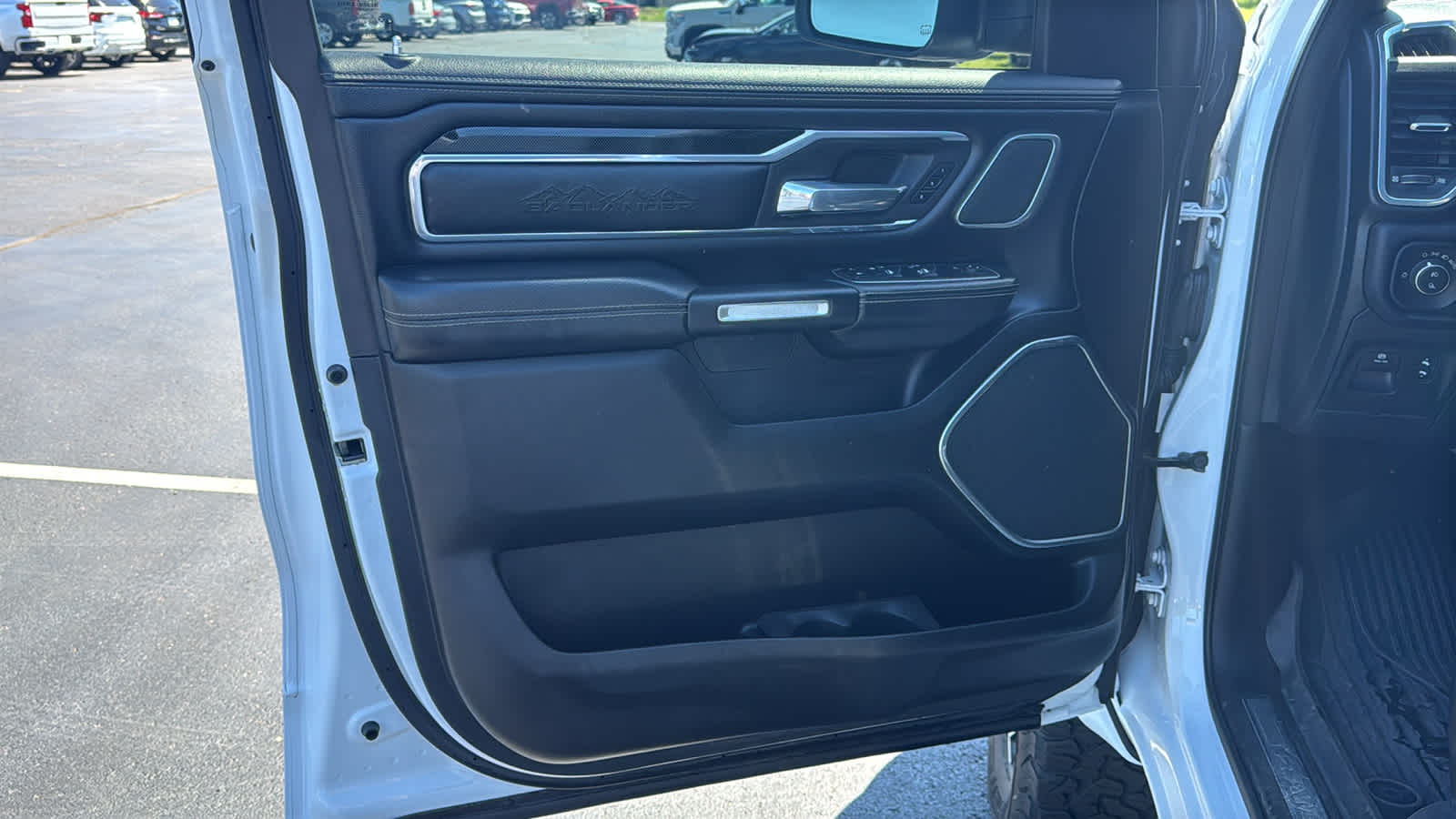 2022 RAM 1500 Laramie Crew Cab 4x4 5'7" Box