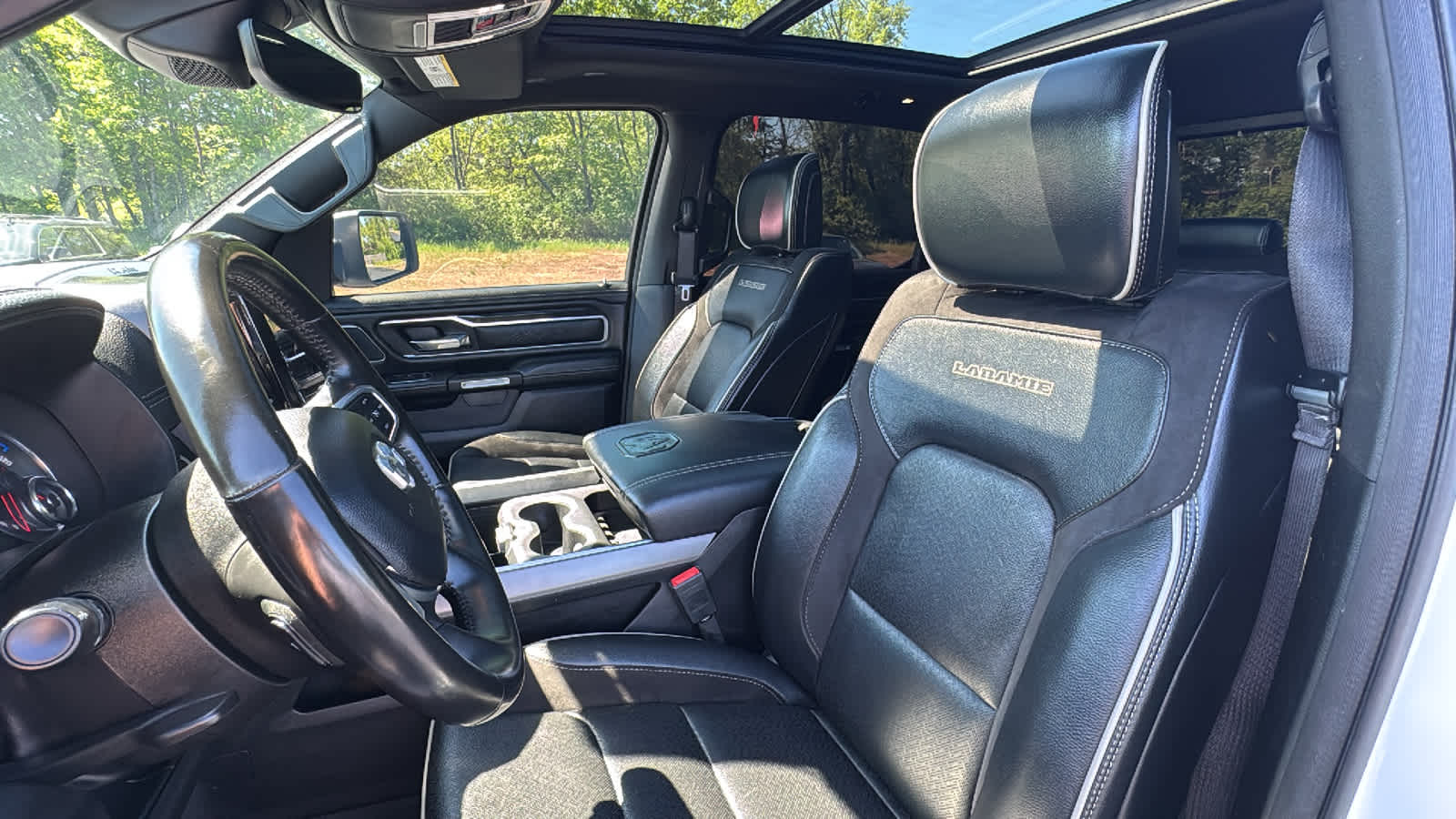 2022 RAM 1500 Laramie Crew Cab 4x4 5'7" Box