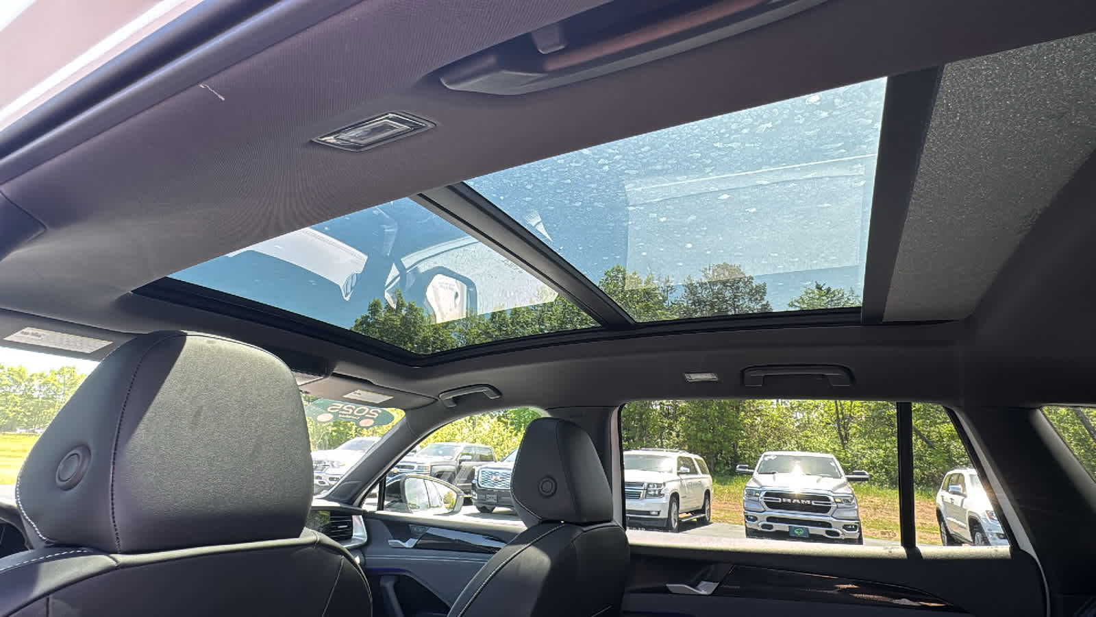 2025 Volkswagen Tiguan 2.0T SE R-Line Black