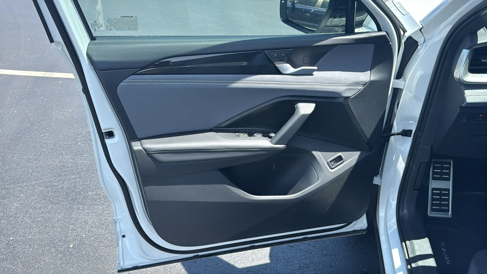 2025 Volkswagen Tiguan 2.0T SE R-Line Black