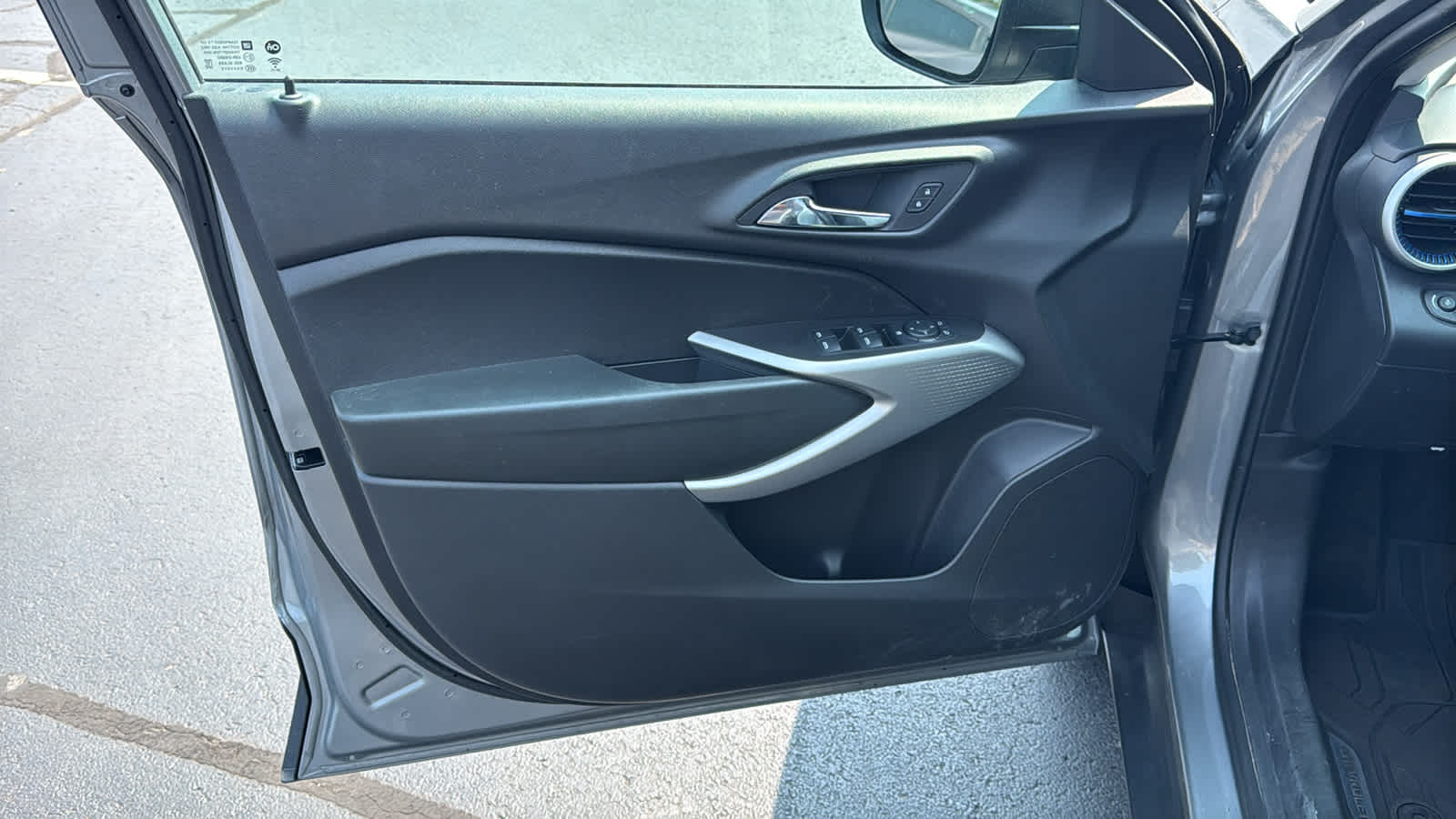 2024 Chevrolet Trax LS - Photo 6